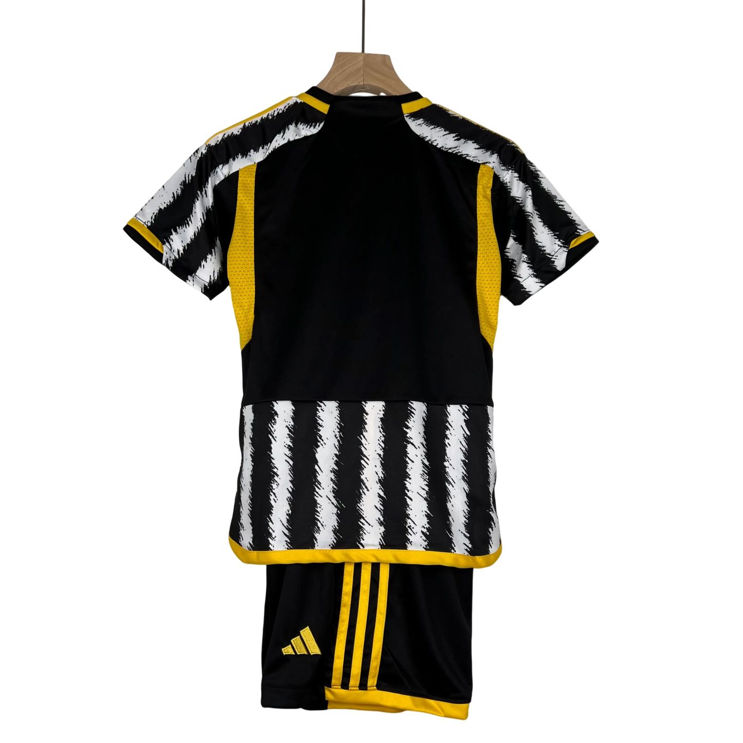 23/24 Kids Juventus home size: 16-28