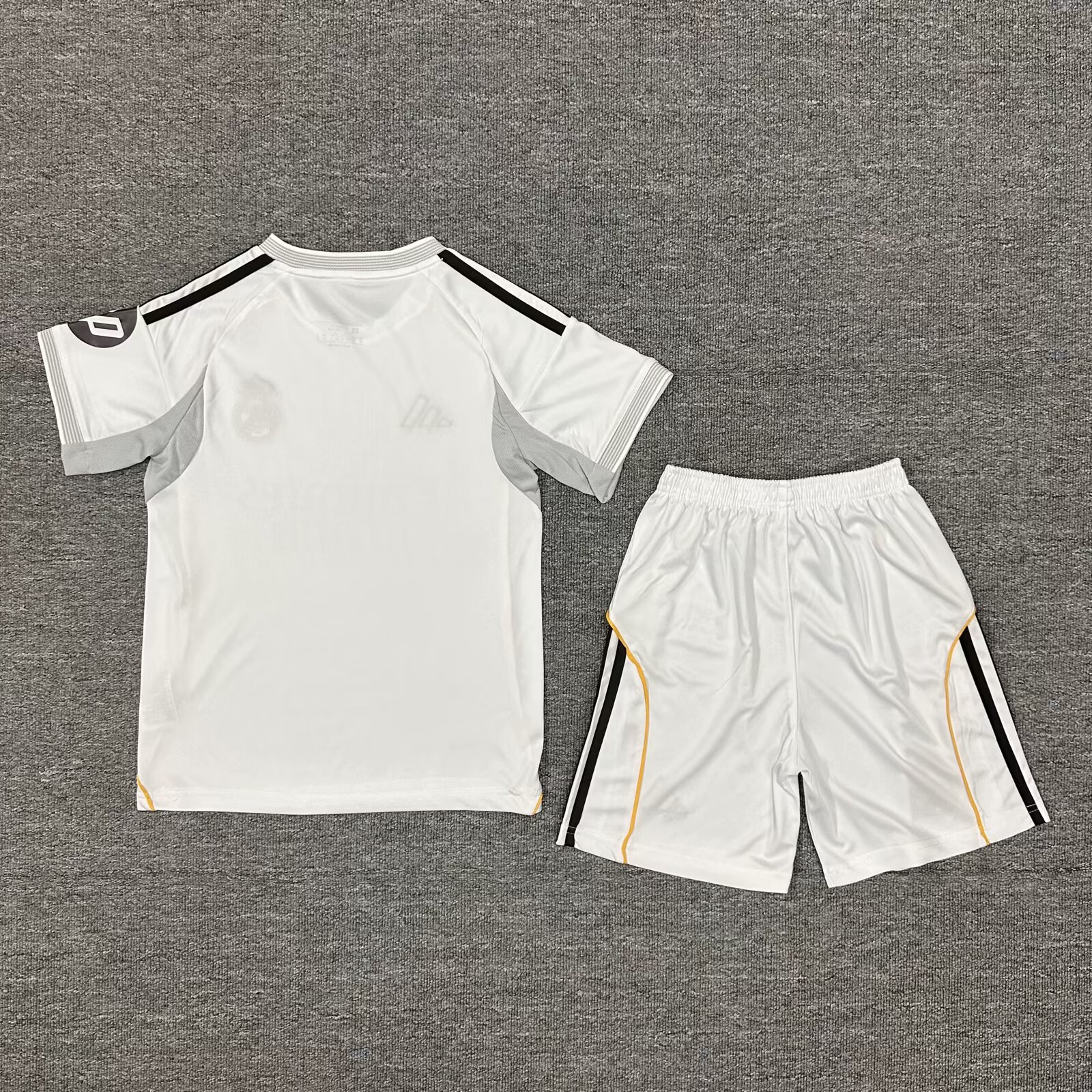 25/26 re@l Medrid home kids size 16-28