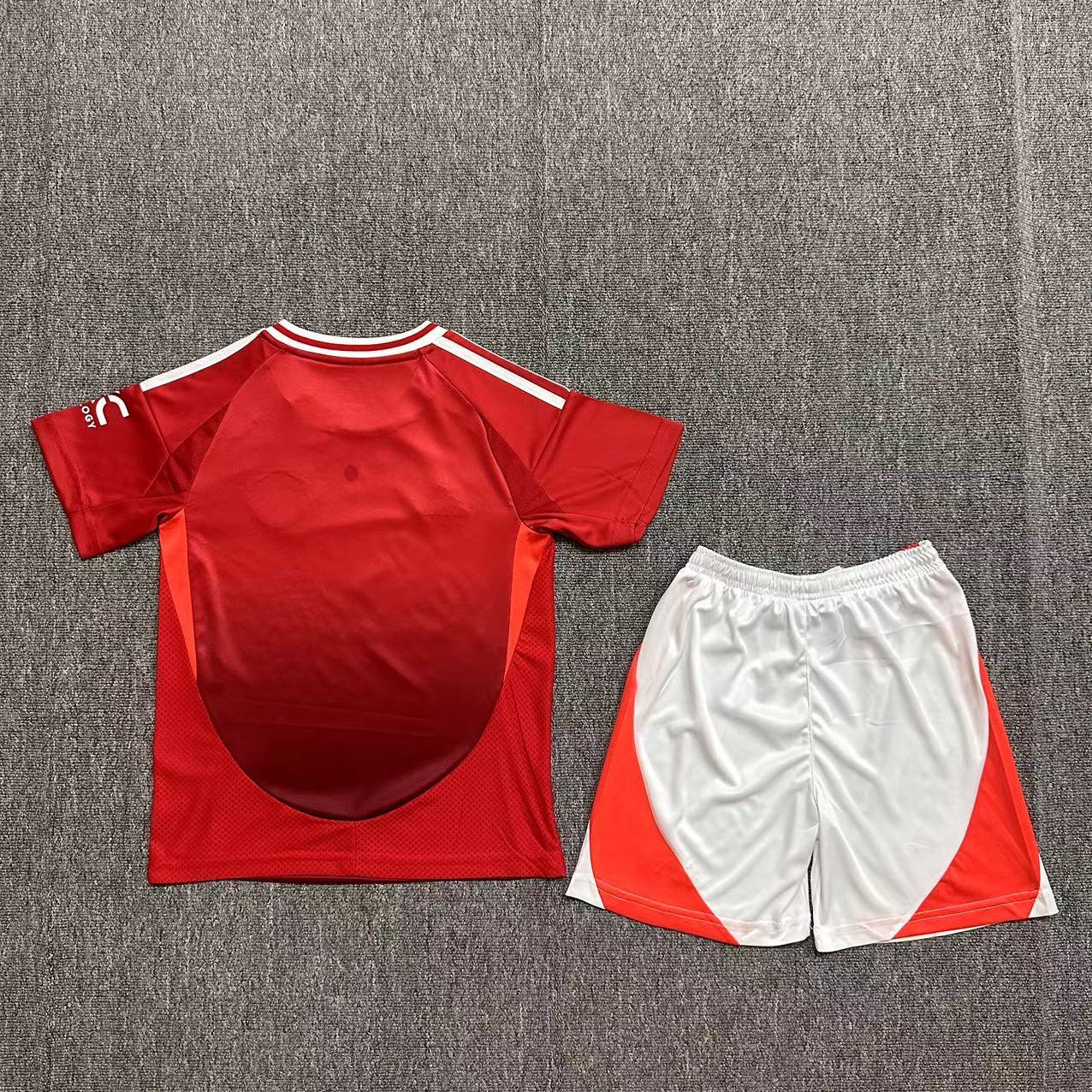 24/25 Manchester United home kids version size 16-28