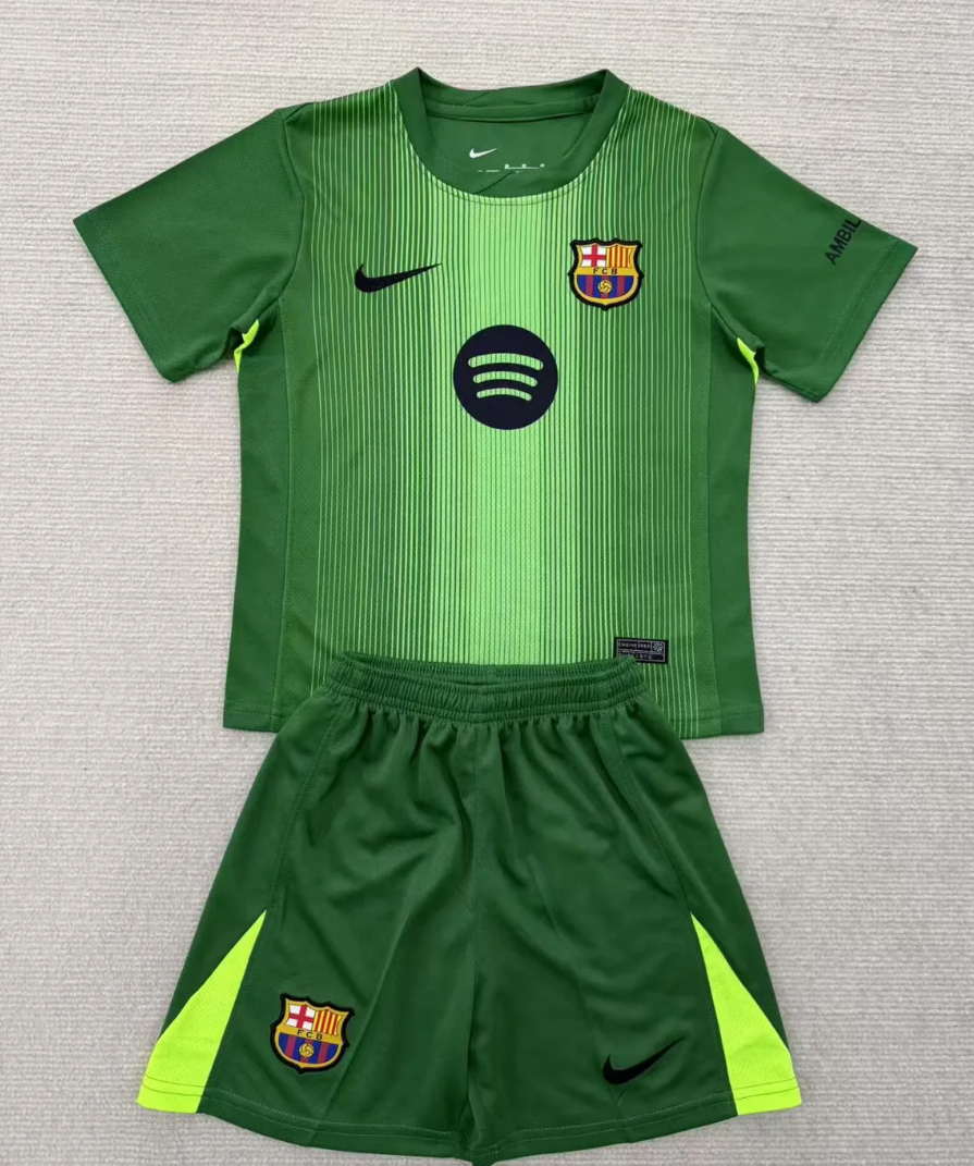 25/26 Barcelona goalkeeper Green kids version Size 16-28