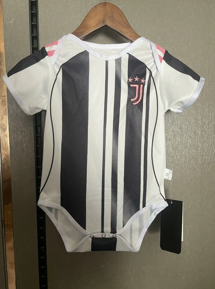 25/26 Juventus home baby size: 9-12