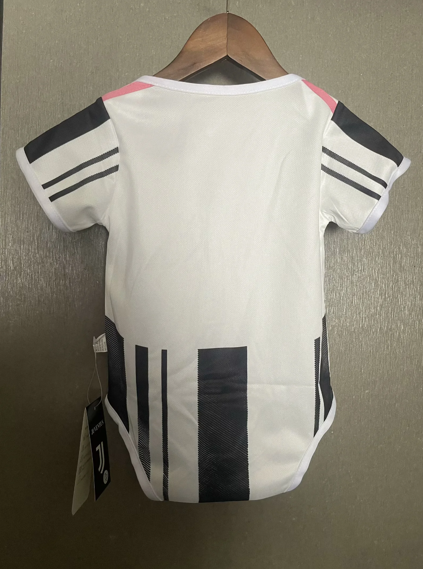 25/26 Juventus home baby size: 9-12