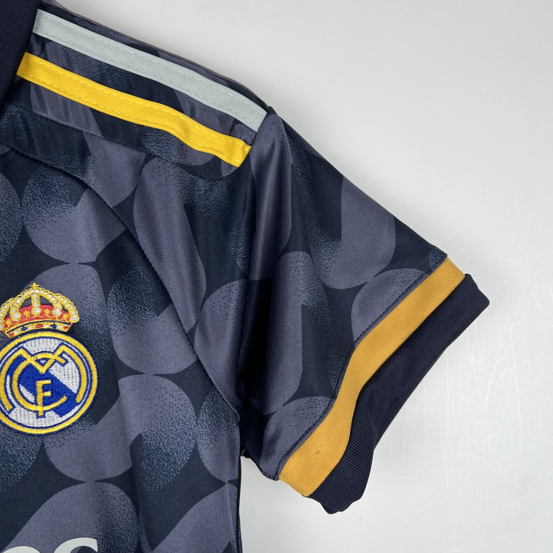 23/24 Kids Real Madrid Third Away Size: 16-28