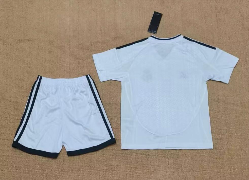 24/25 Real Madrid home kids size 16-28