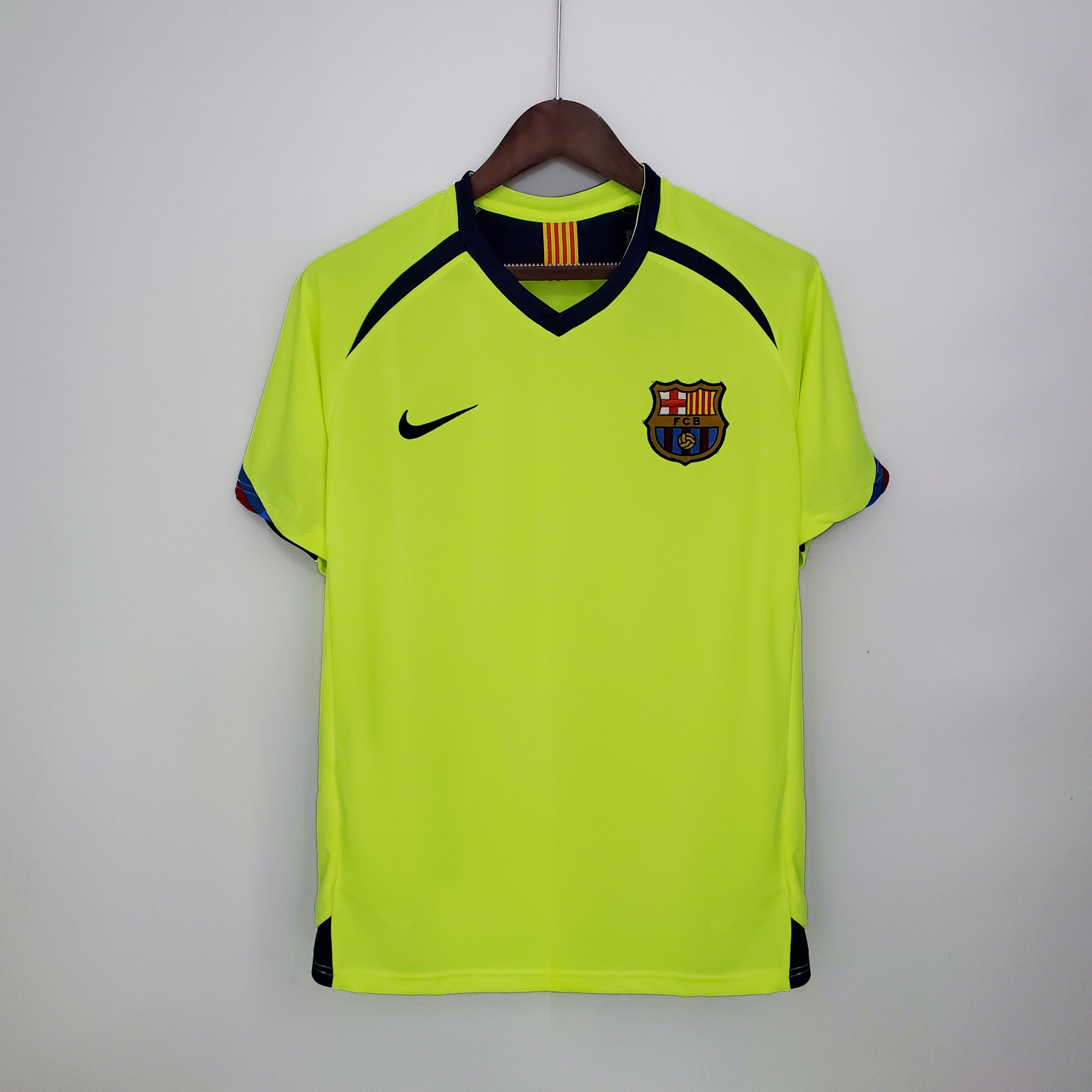 Retro Barcelona 05/06 away S-XXL