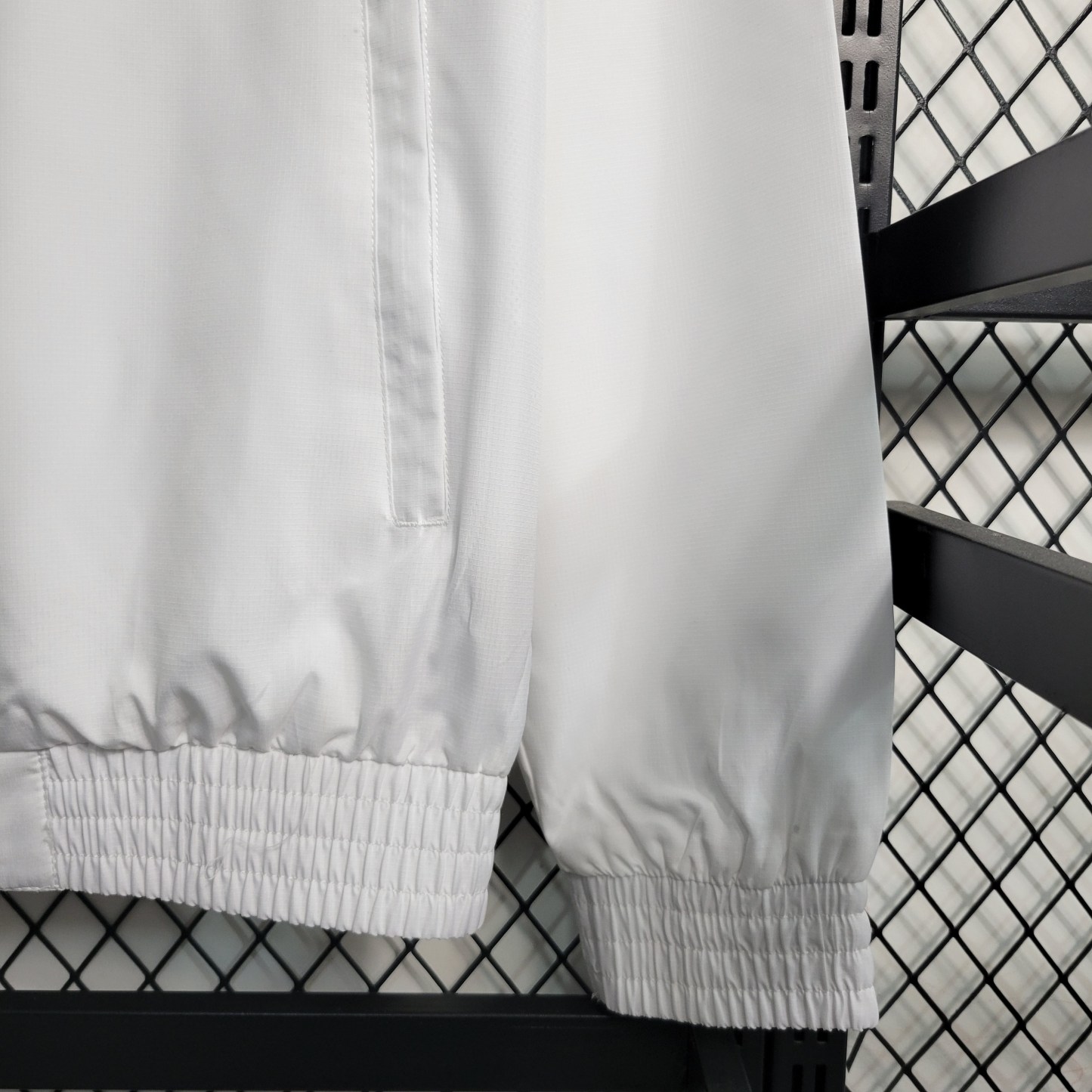 23-24 Windbreaker Tottenham Size: S-XXL