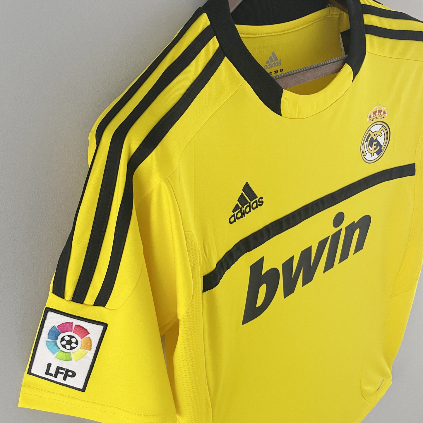 Retro Real Madrid 11/12 Goalkeeper with patch Yellow S-XXL