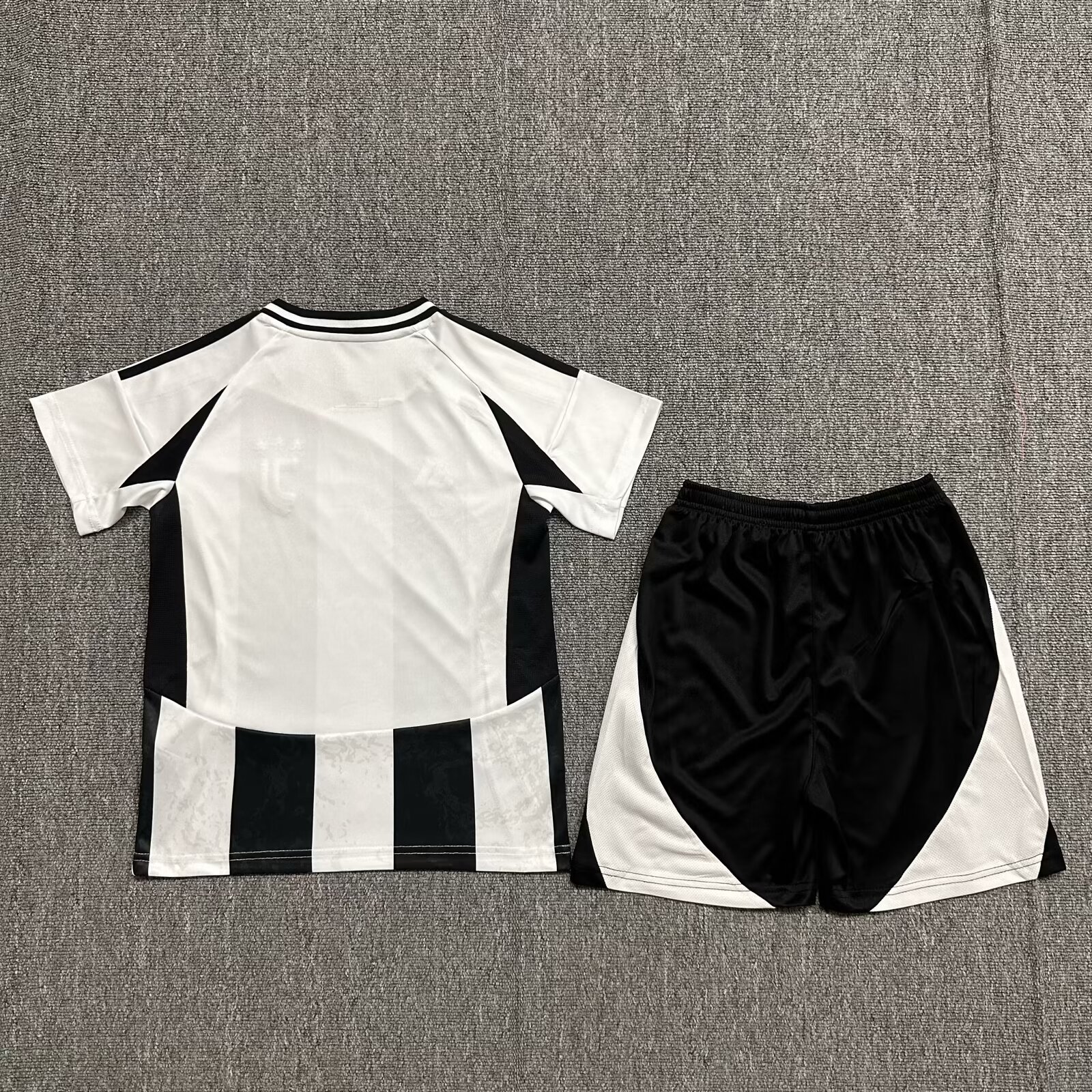 2425 Juventus home kids version size 16-28