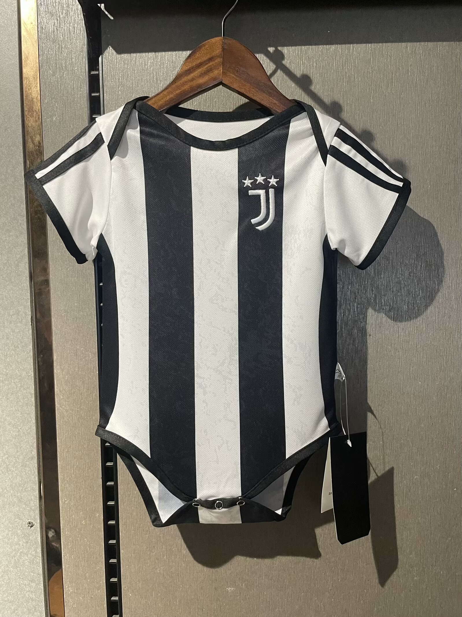 24/25 Juventus home baby size: 9-12