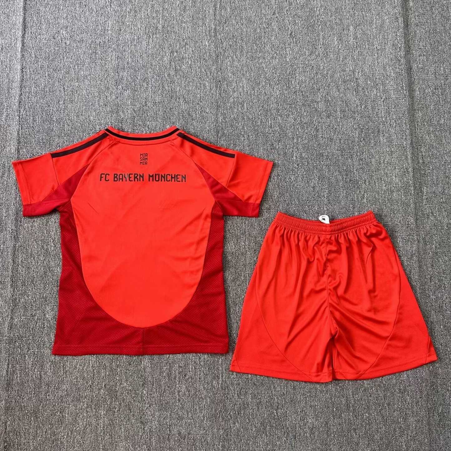 24/25 Bayern home kids version size 16-28