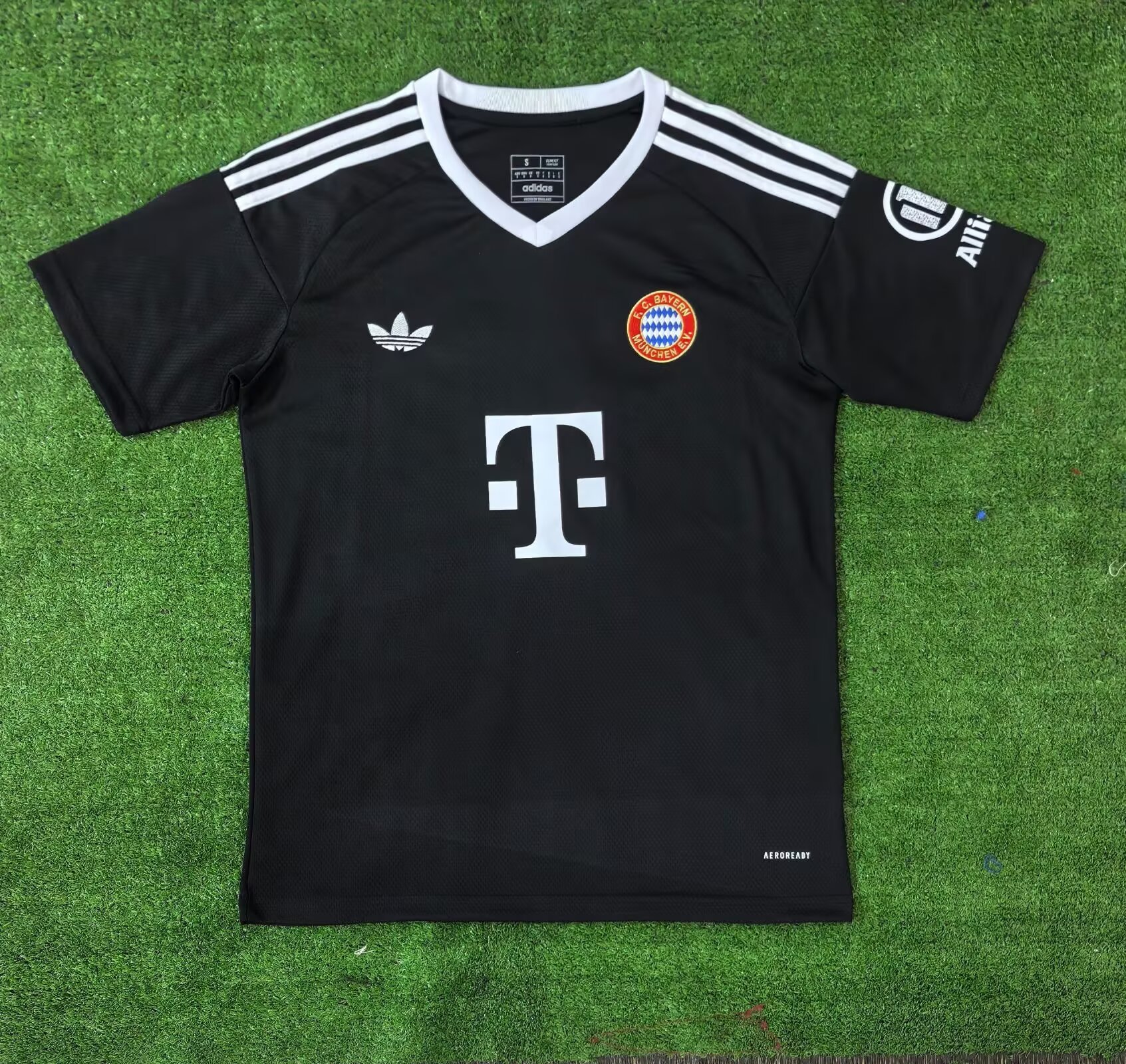 24/25 Bayern goalkeeper black fan version S-XXL