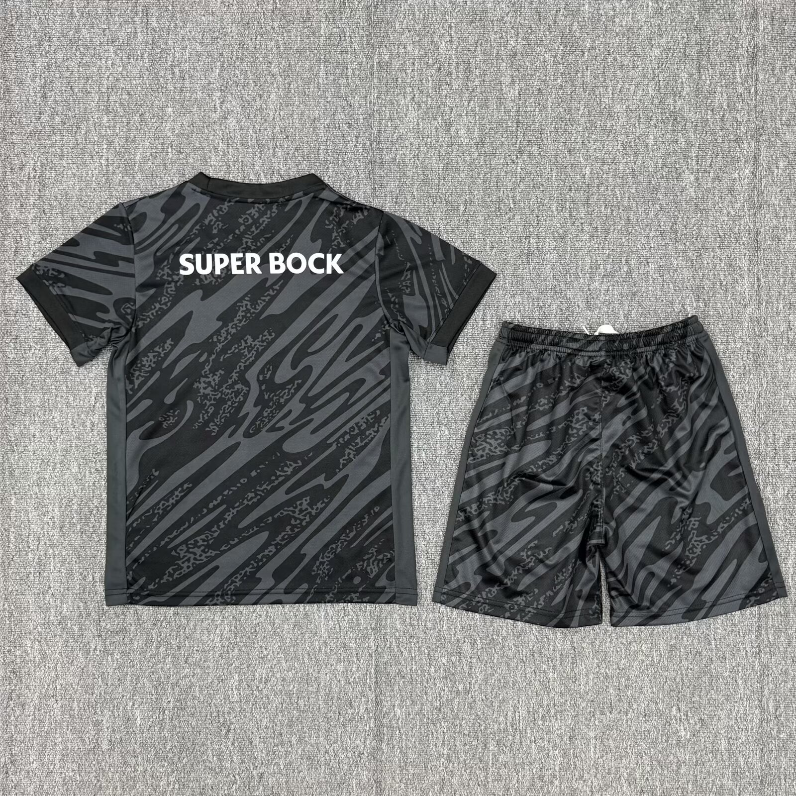 25-26 Sporting CP goalkeeper black kids Version size 16-28