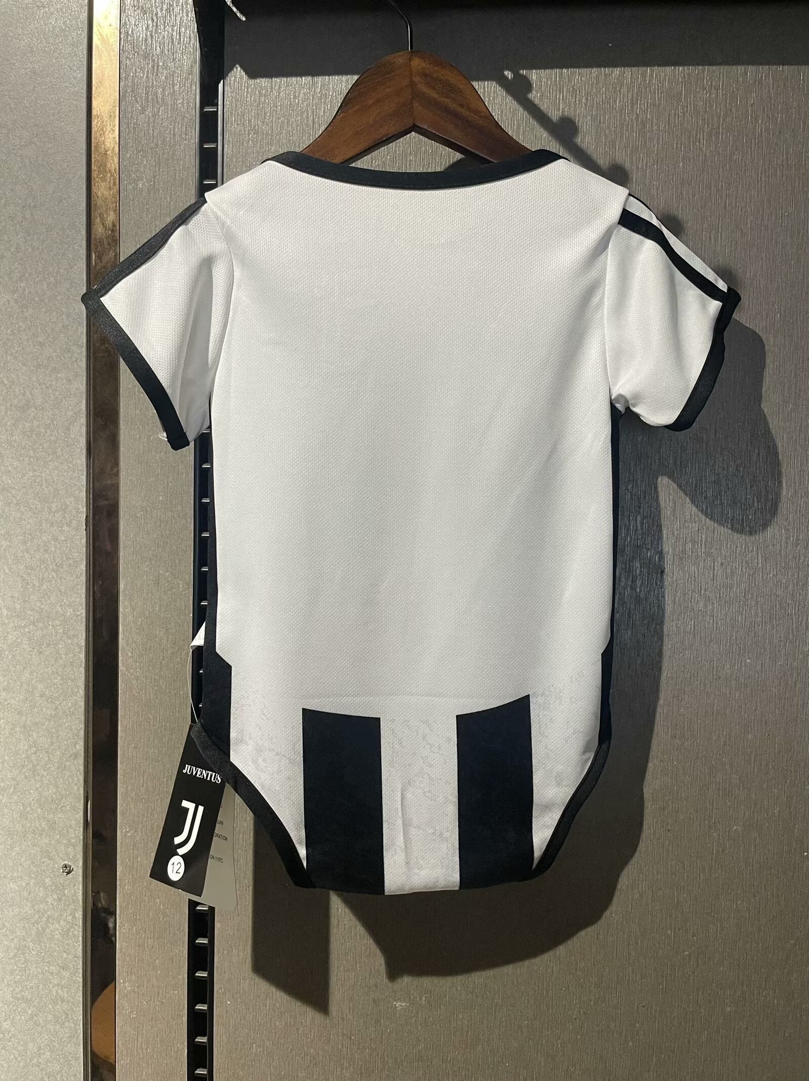 24/25 Juventus home baby size: 9-12