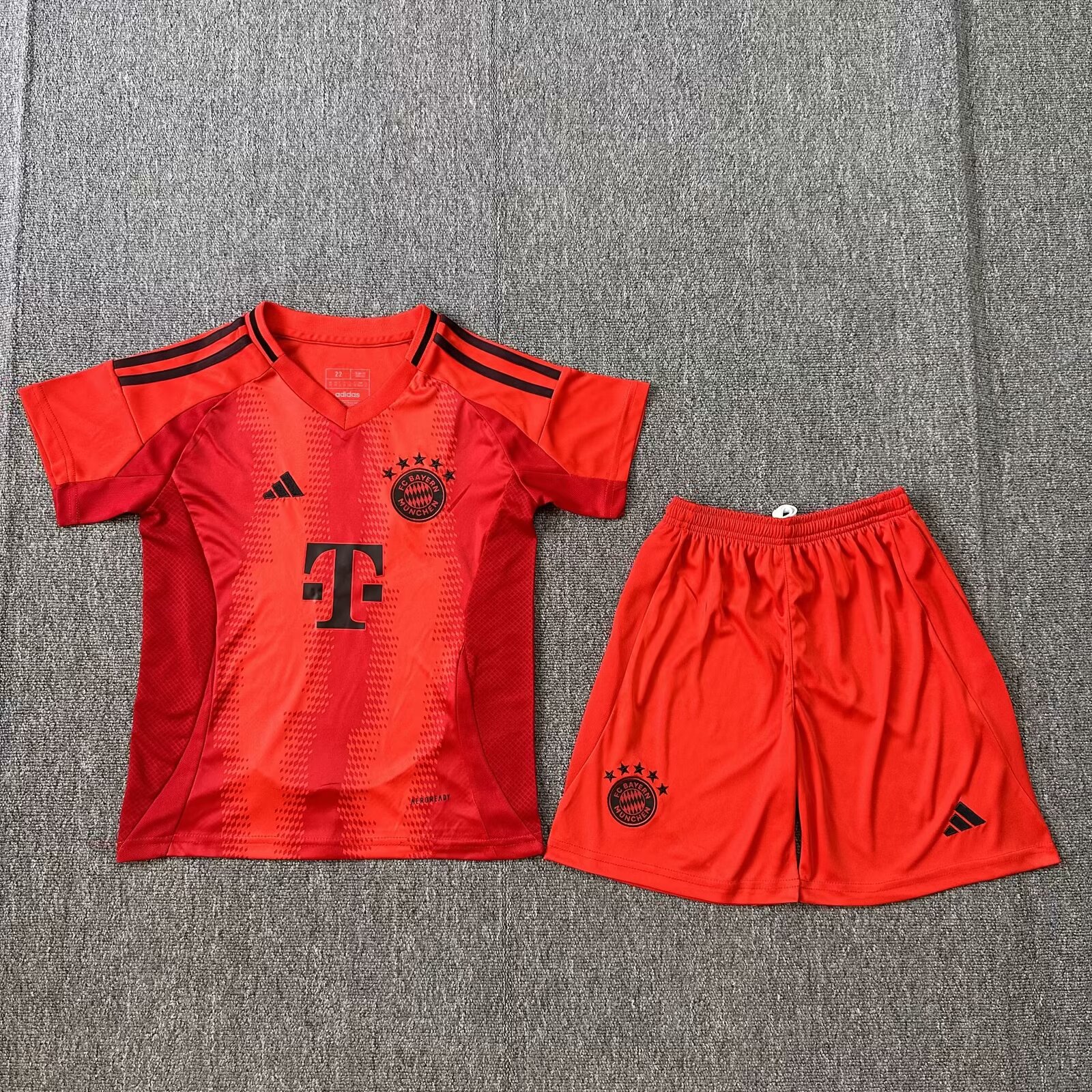 24/25 Bayern home kids version size 16-28