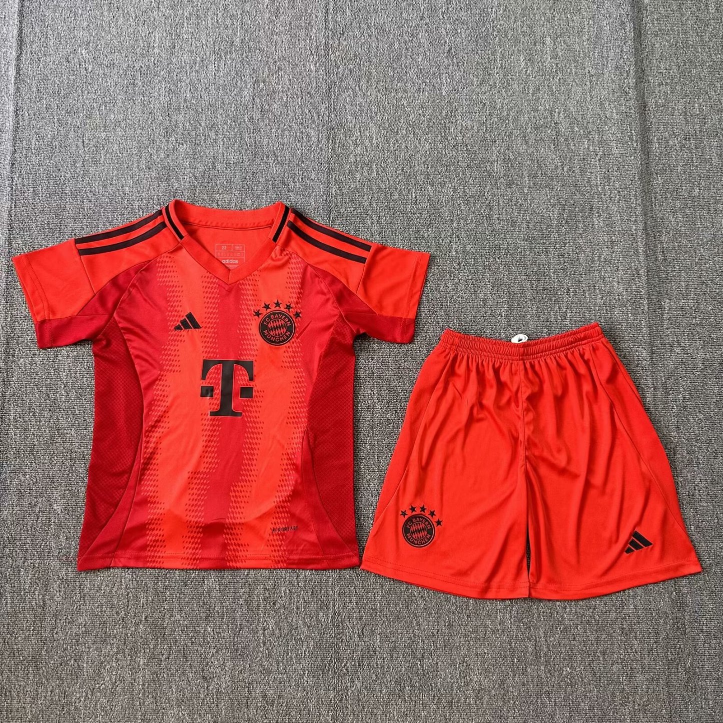 24/25 Bayern home kids version size 16-28