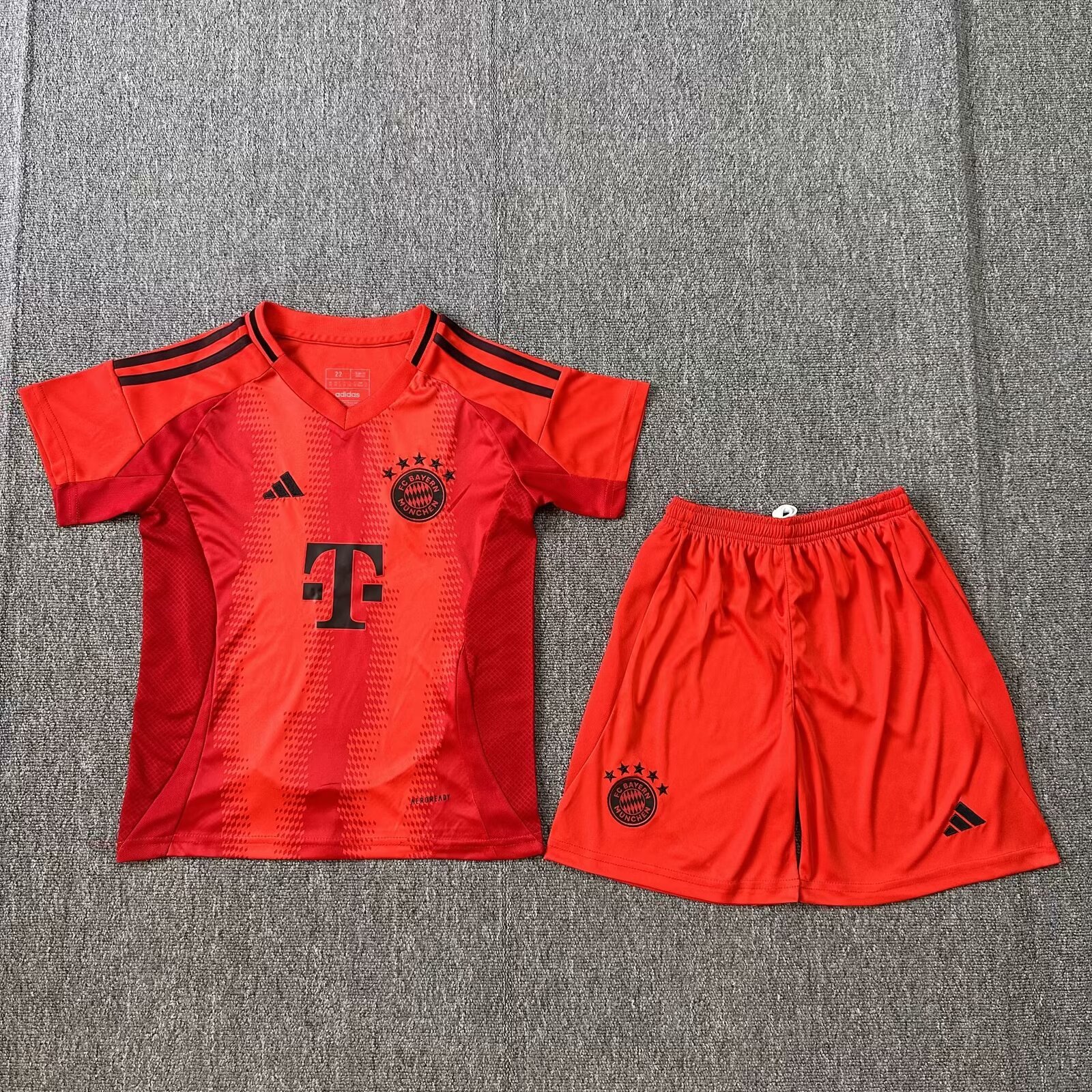 24/25 Bayern home kids version size 16-28