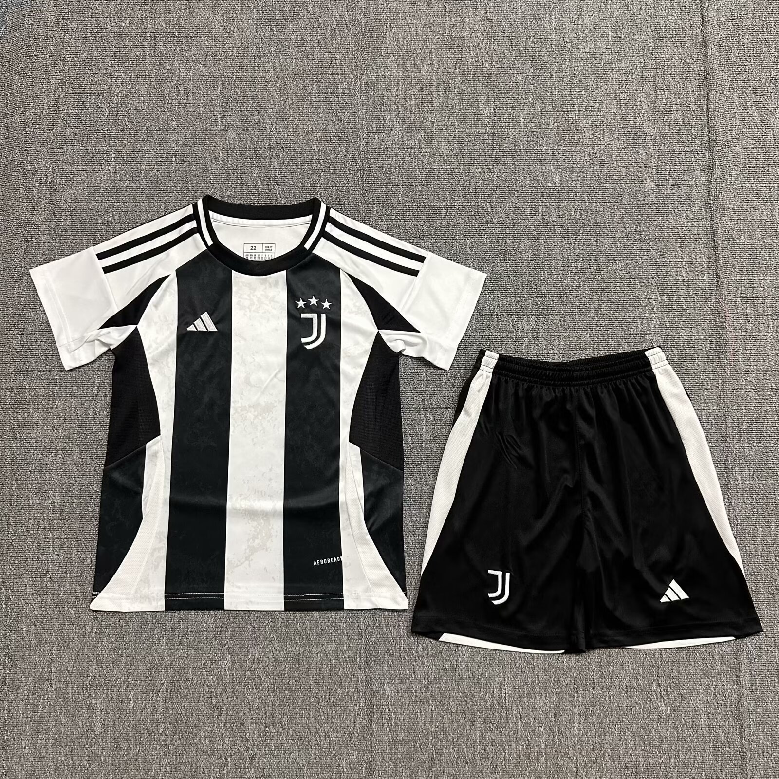 2425 Juventus home kids version size 16-28