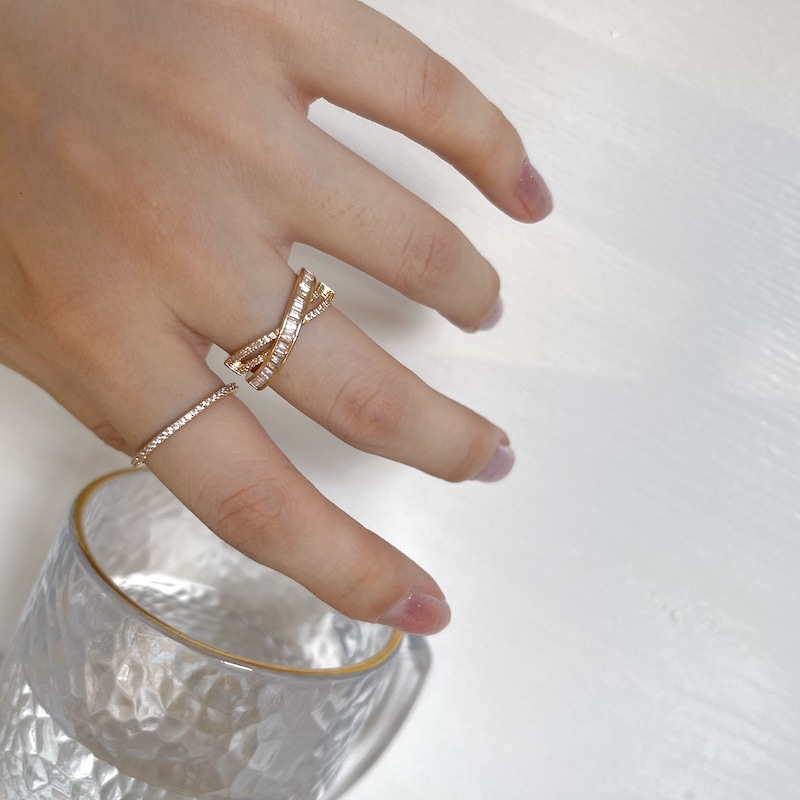 Cross-wrapped gold rings