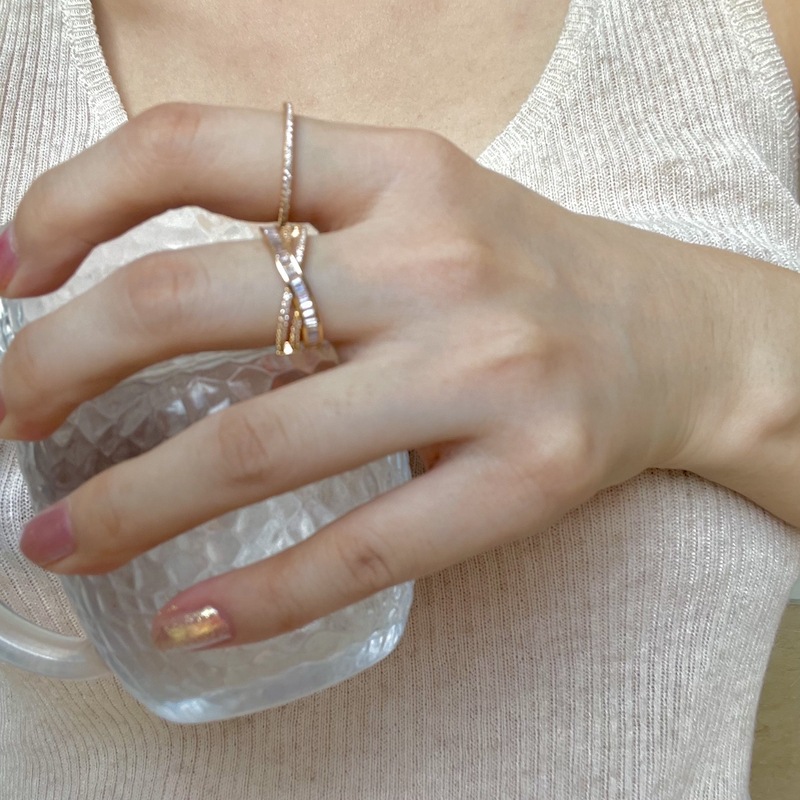 Cross-wrapped gold rings