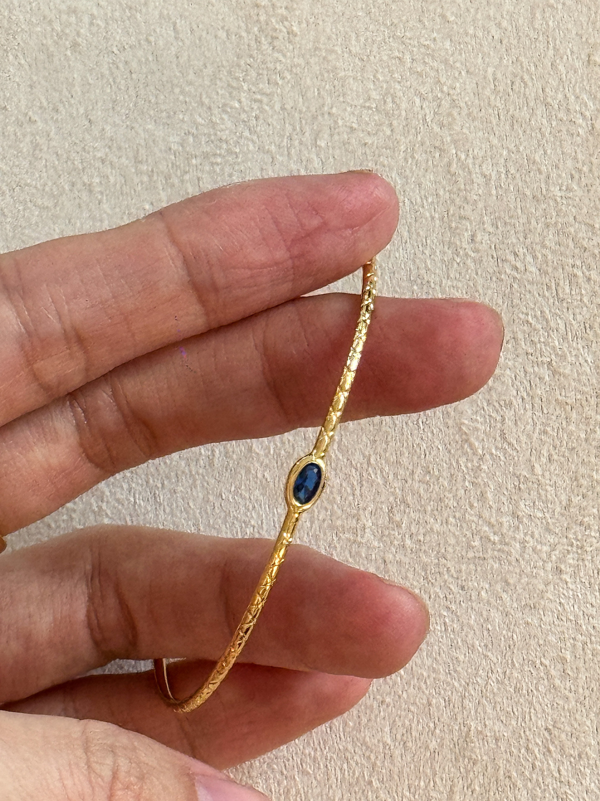 Blue Diamond Vertical Wide Side Thin Half Bracelet Bracelet (Gold Version)