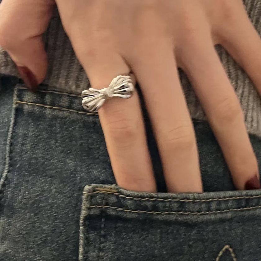 Super color retention! Metal bow ring