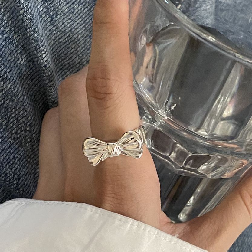 Super color retention! Metal bow ring