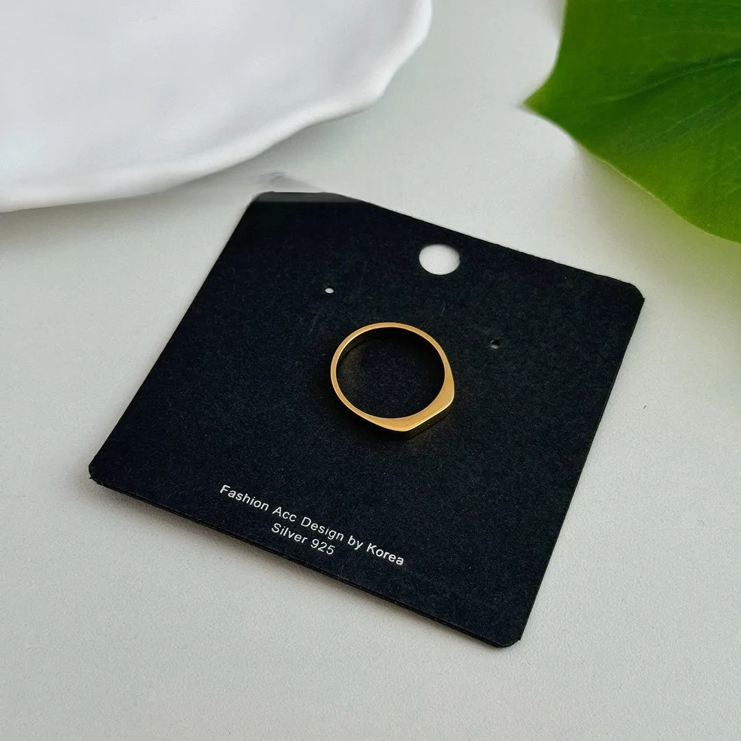 Diamond-shaped minimalist titanium and gold-plated ring