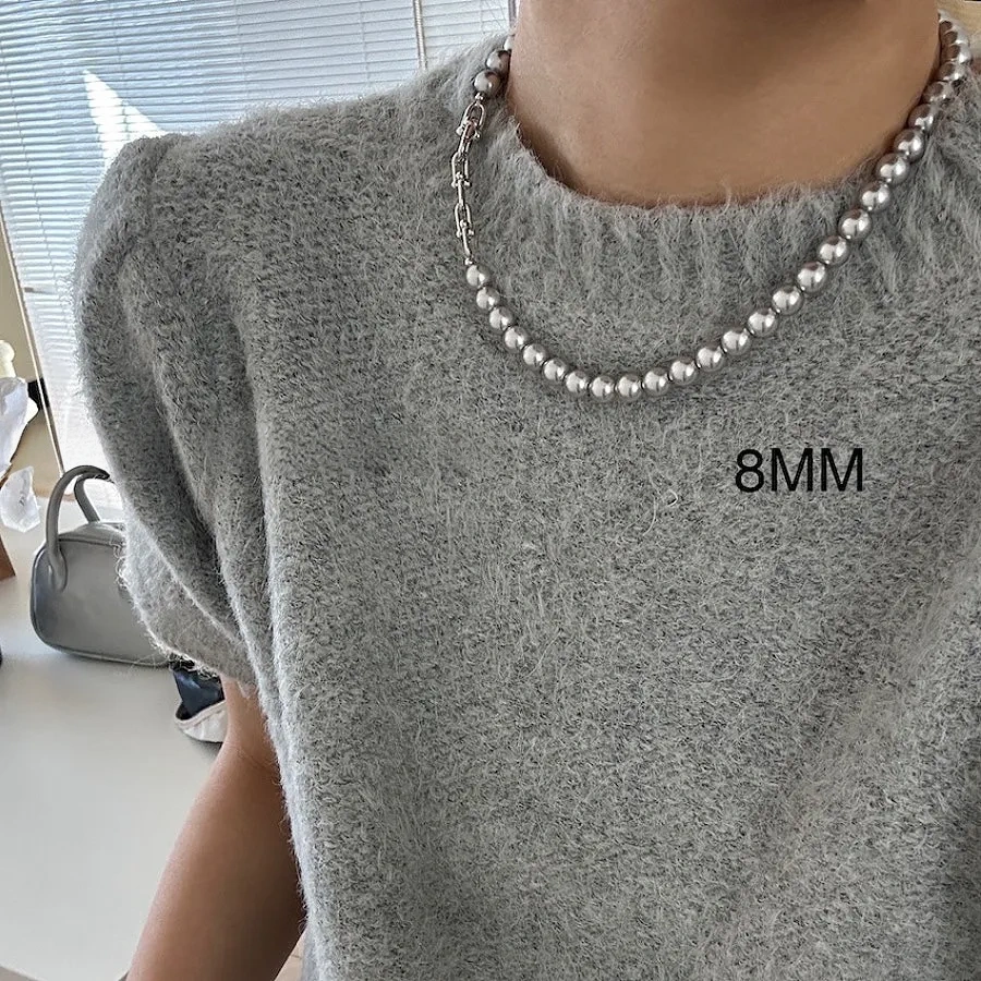 Silver-grey panelled horseshoe clasp pearl necklace