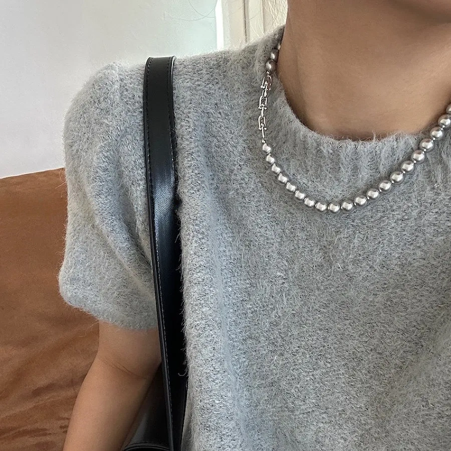 Silver-grey panelled horseshoe clasp pearl necklace