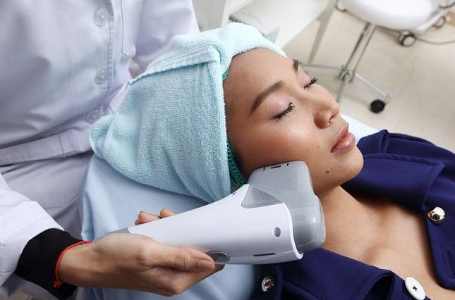 Can You DIY HIFU Facial Care?-GLM Beauty Spa Equipment Factory