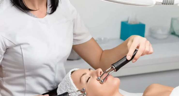 What are the potential risks of using microcurrent facials?-GLM Beauty Spa Equipment Factory