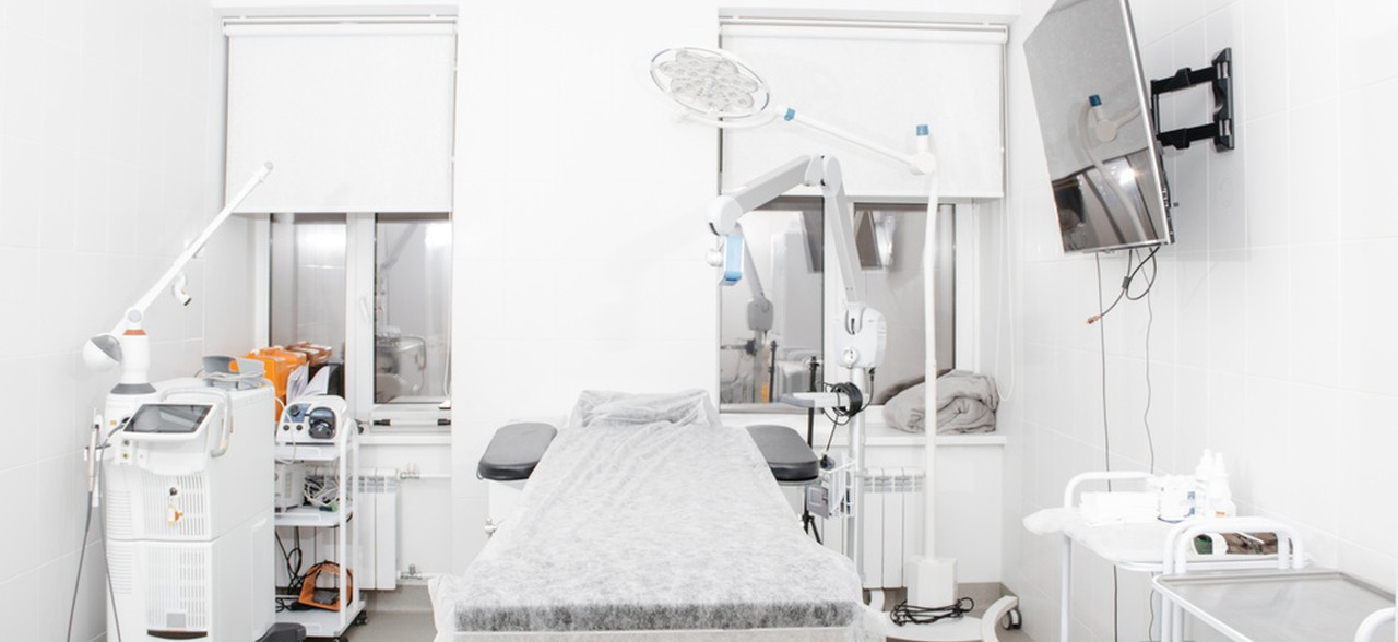 What are the essentials in a beauty spa equipment?