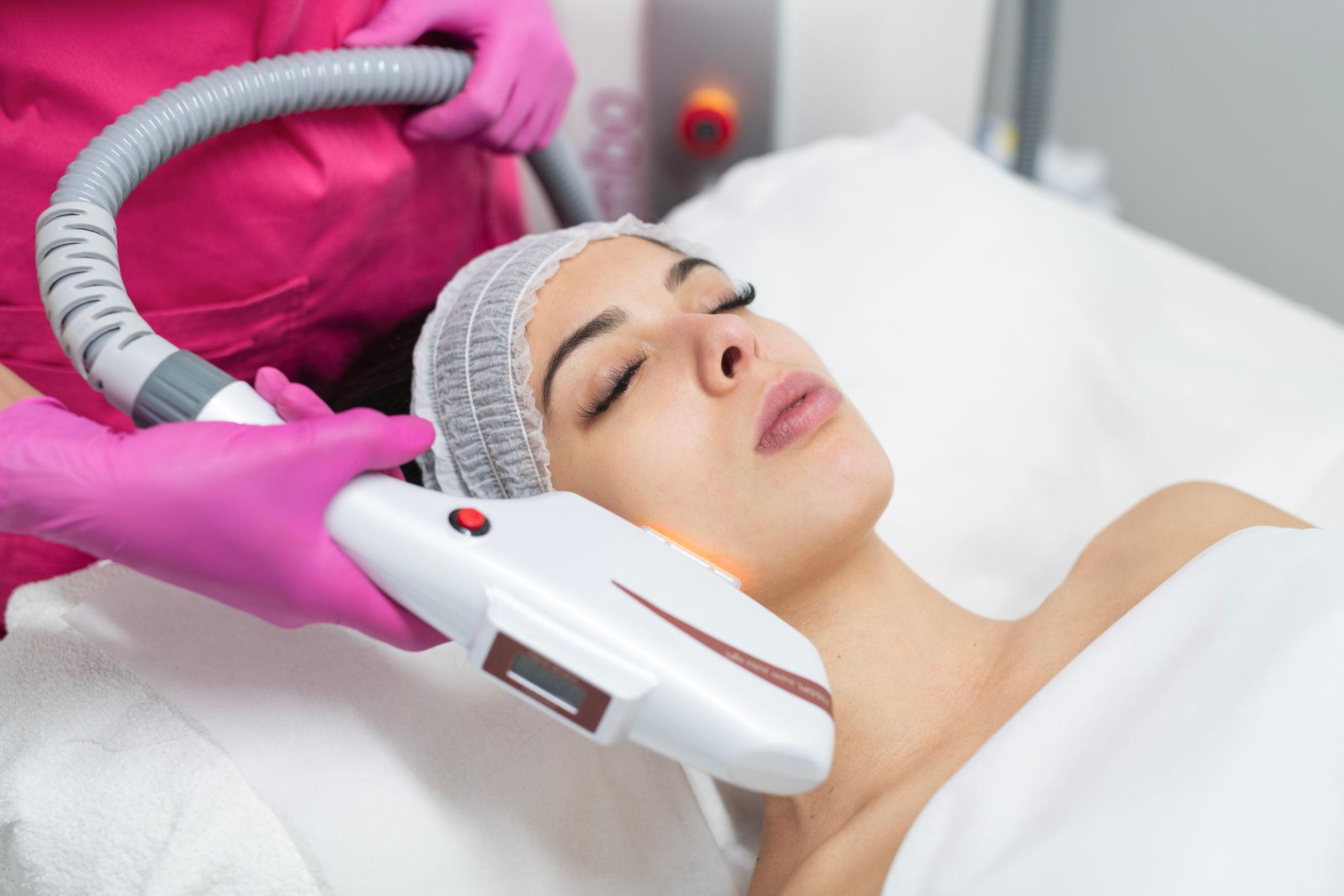 The procedure of aesthetic medicine.