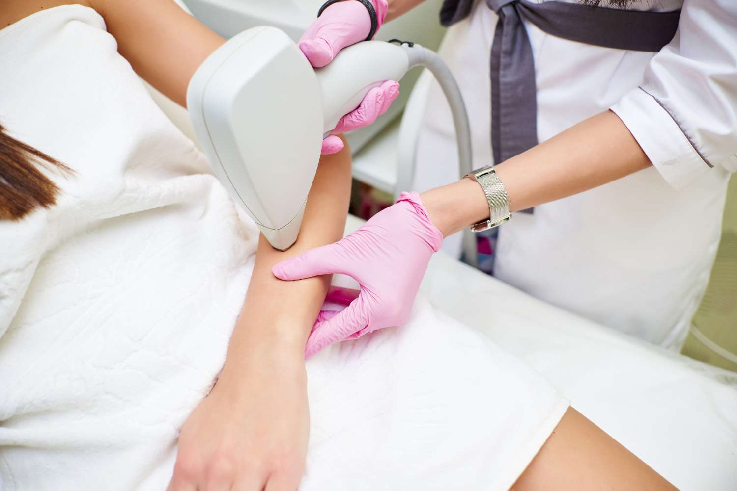 Laser Hair Removal vs. Waxing: Which Is Right for You?