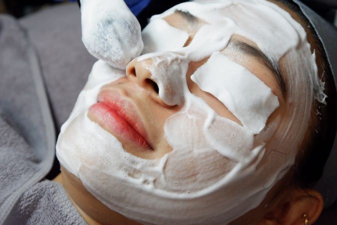 Female Daily Editorial - Cobain Bubble Facial Treatment dari Dermies ...