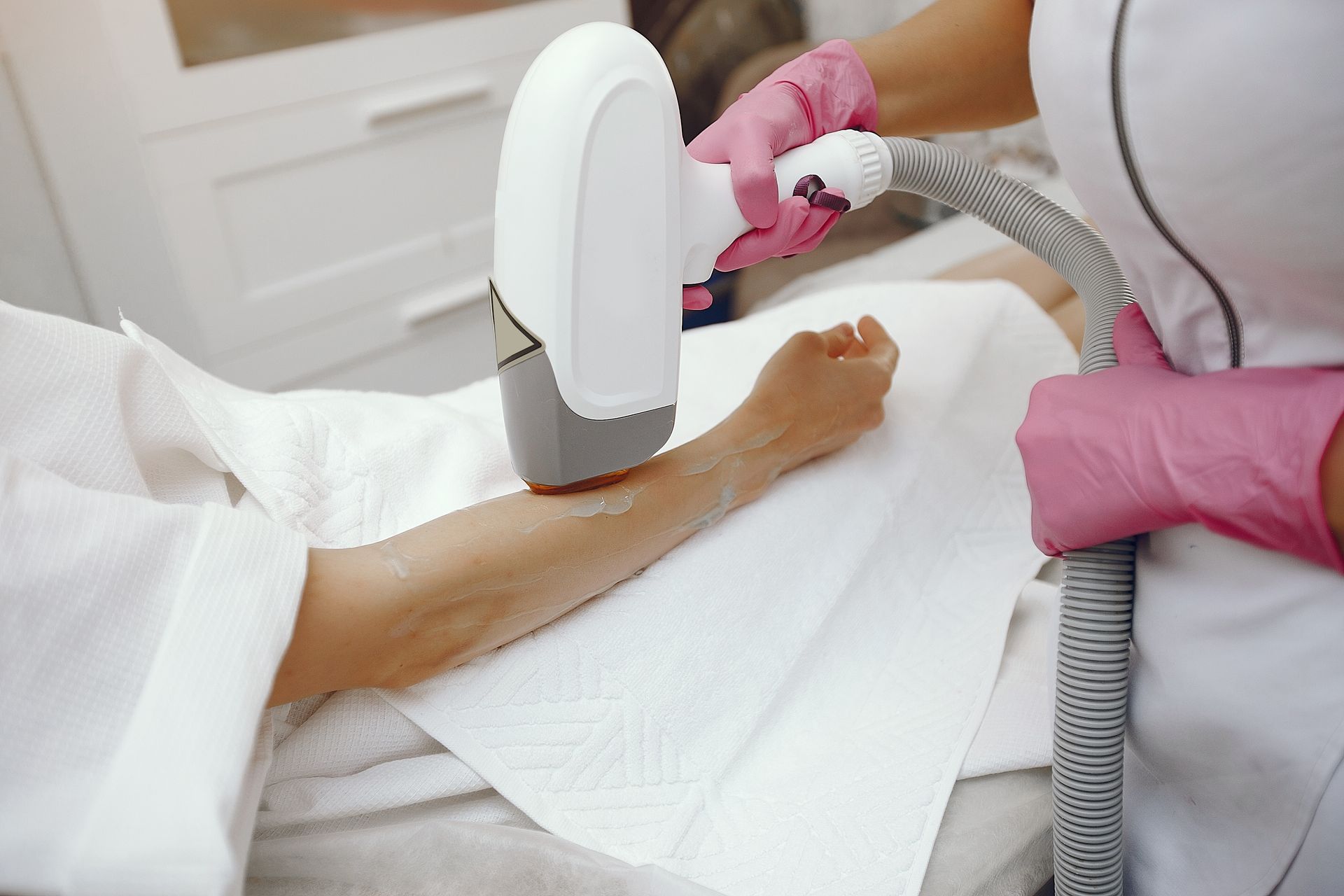 Benefits of Laser Hair Removal vs. Traditional Methods