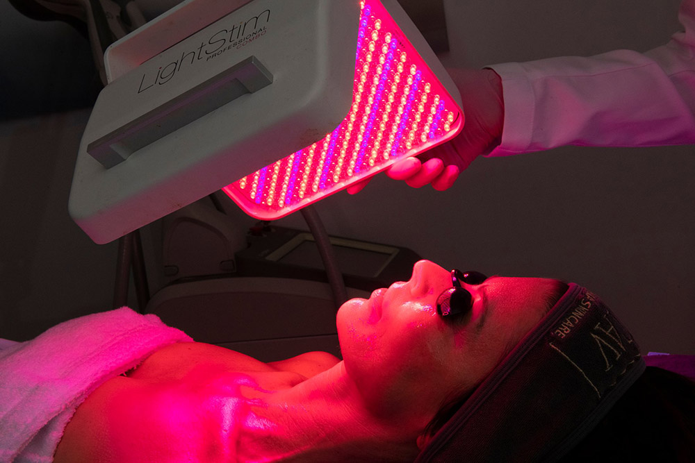 Blue Light vs. Red Light: Which LED Therapy Works Best for Acne?-GLM Beauty Spa Equipment Factory