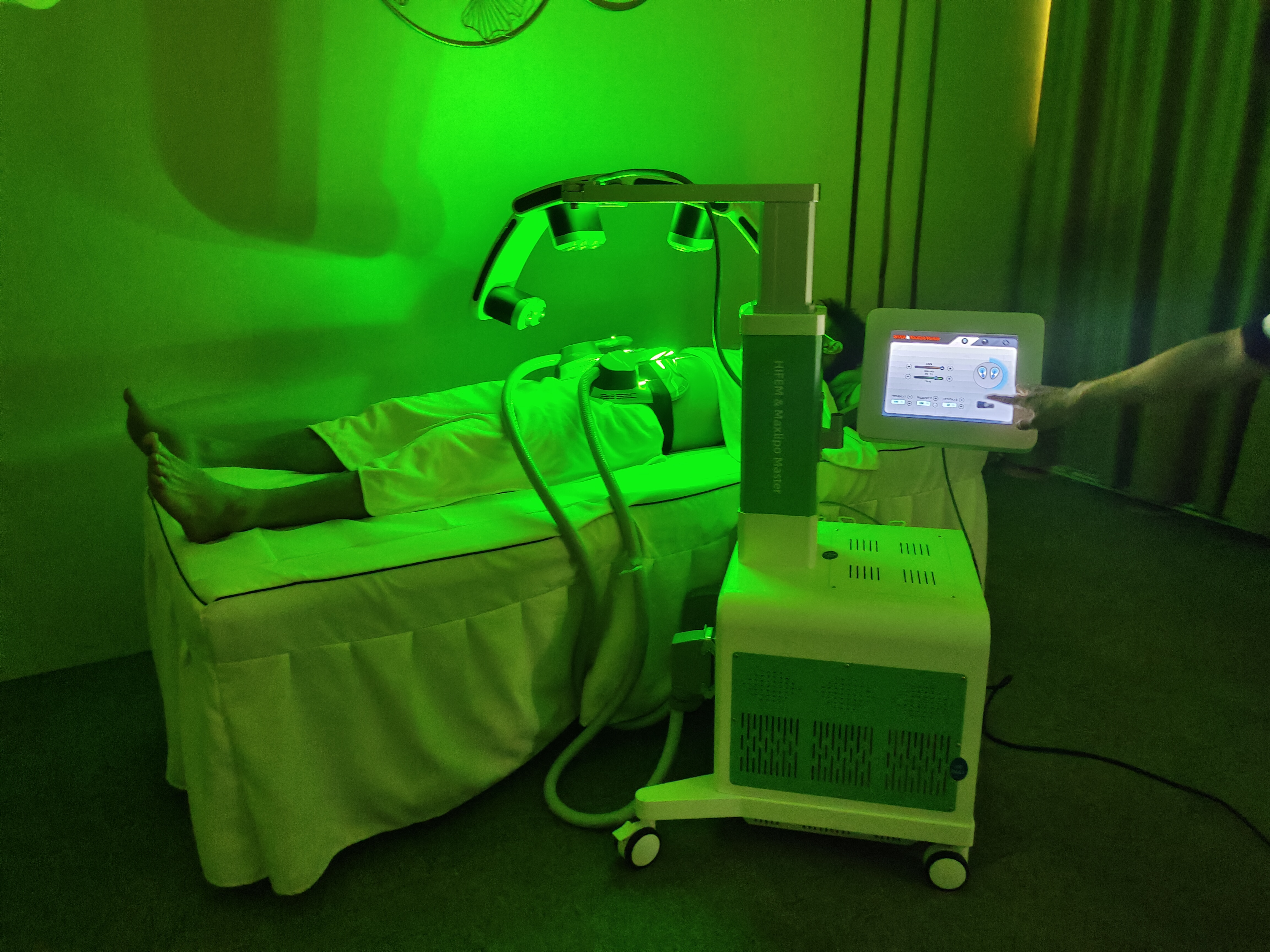 XM-227 Plus 2in1 10D Laser Fat Reduction HIEMT HIFEM EMS Body Sculpt Emslim Muscle Training Machine