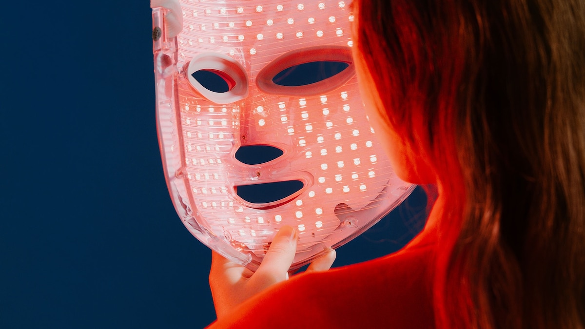 LED light therapy for skin is trendy&mdash;but does it work? | National Geographic