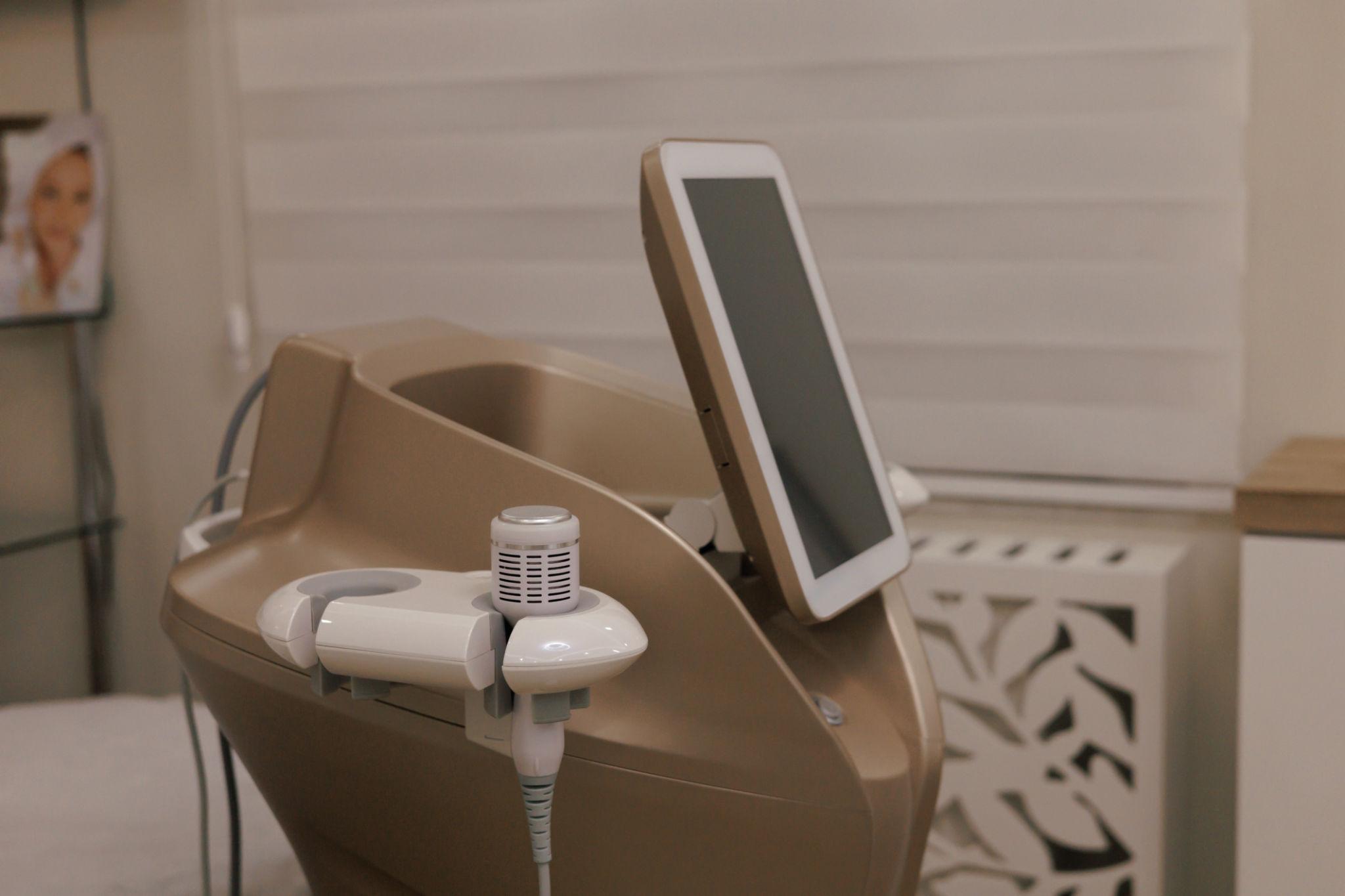 Electric local Cryo Machine in beauty studio