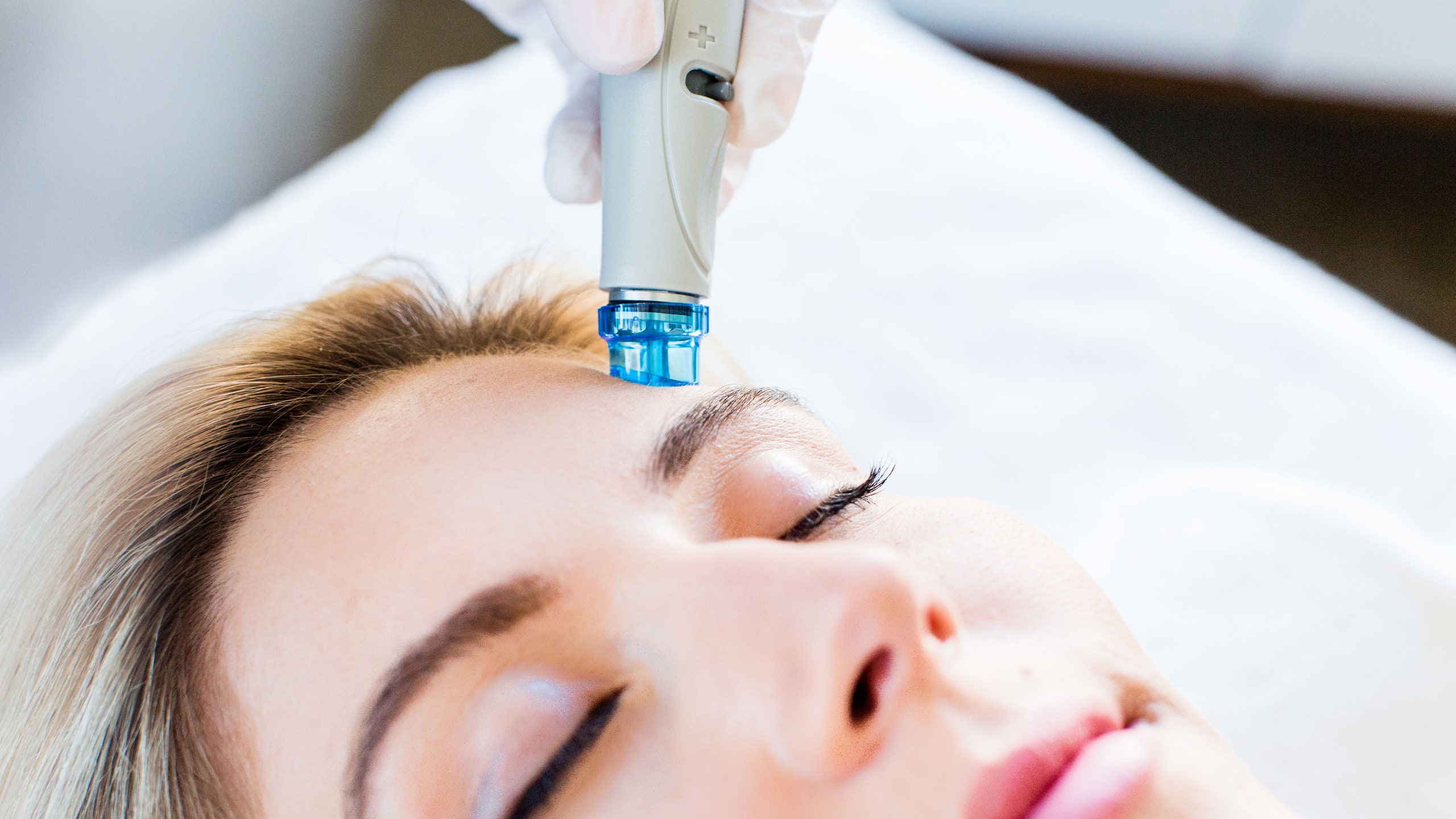 Treating Sensitive Skin Safely: The Role of Intelligent Beauty Devices-GLM Beauty Spa Equipment Factory