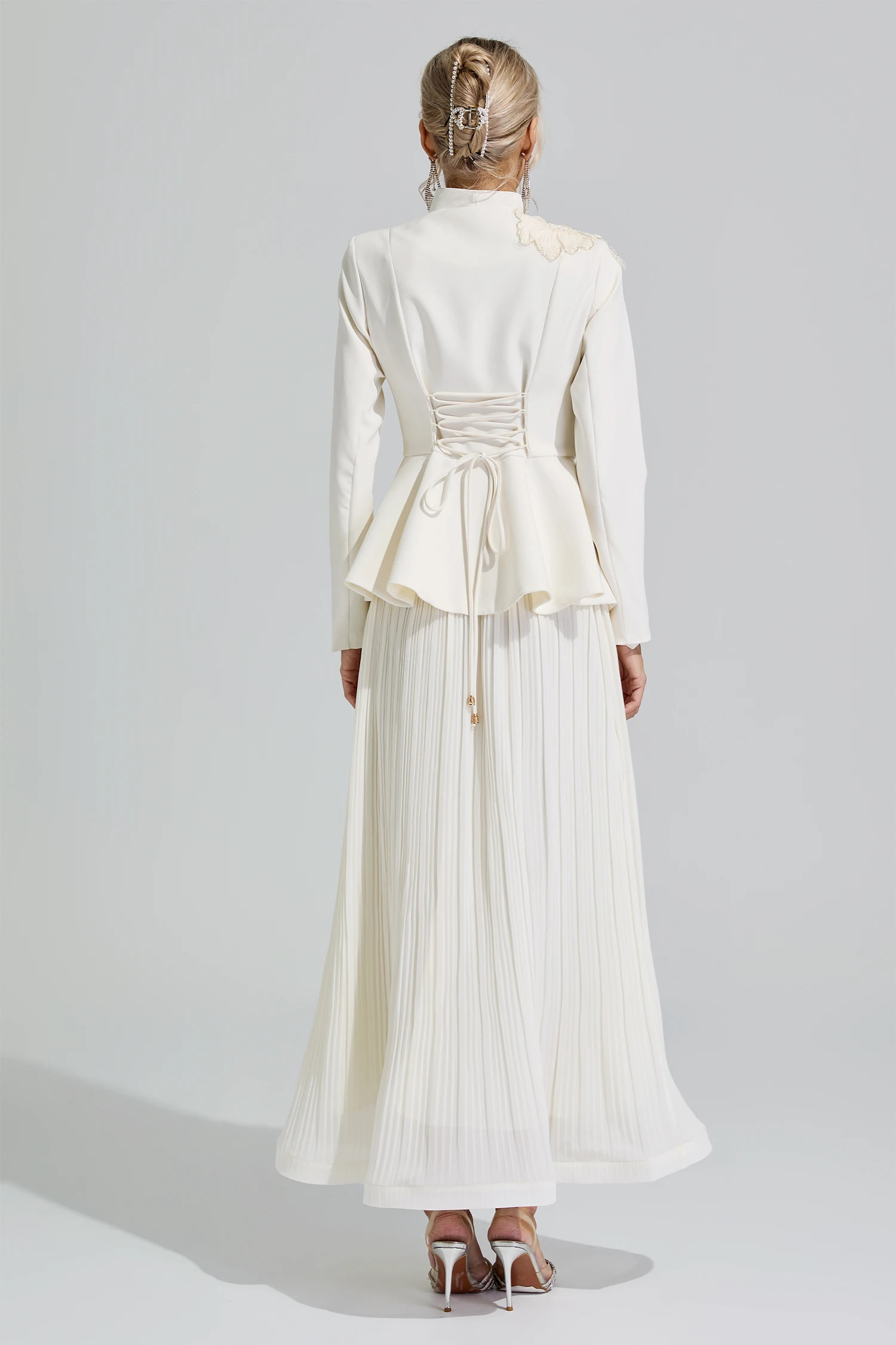 Seondeok White Embroidery Pleated Set