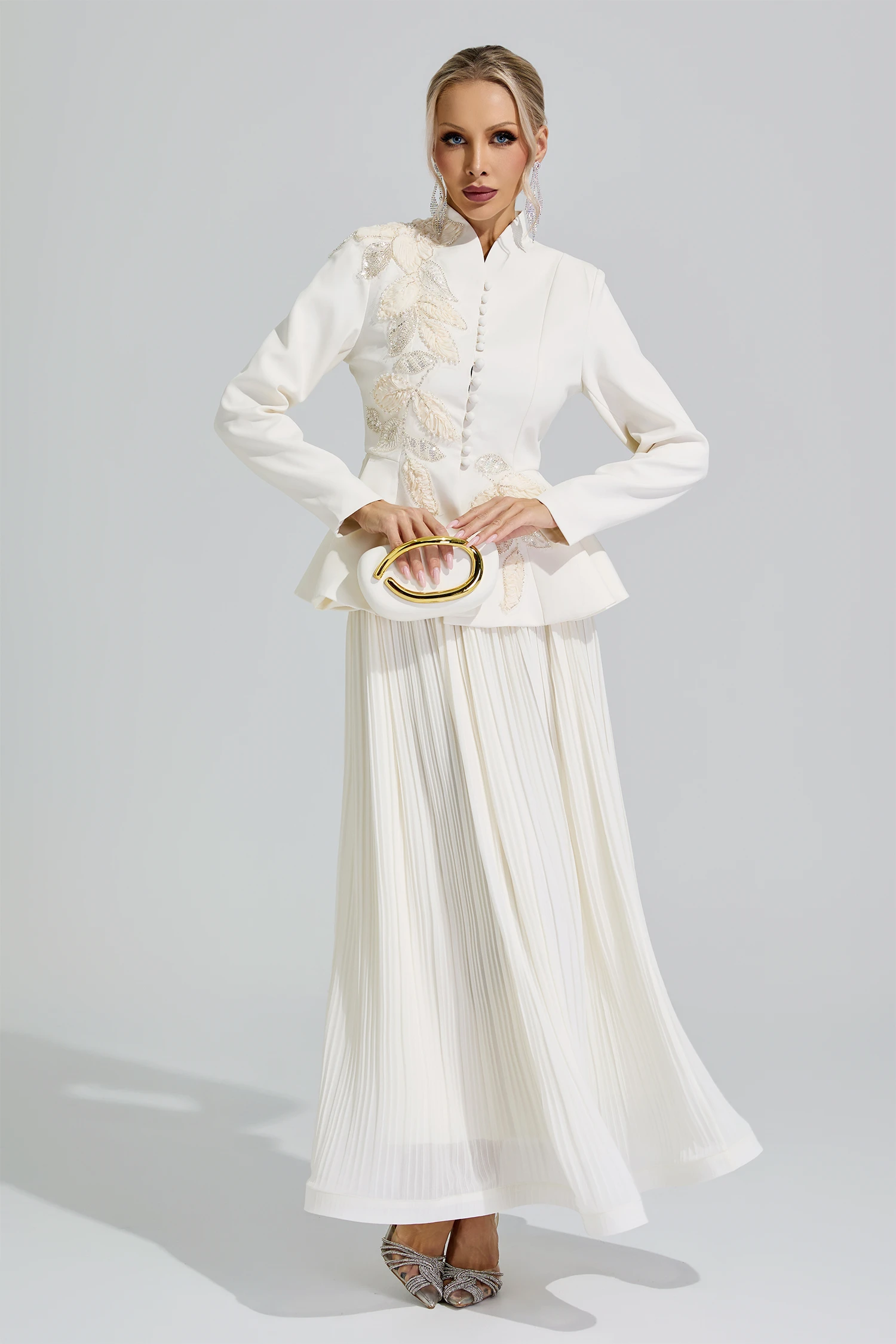Seondeok White Embroidery Pleated Set