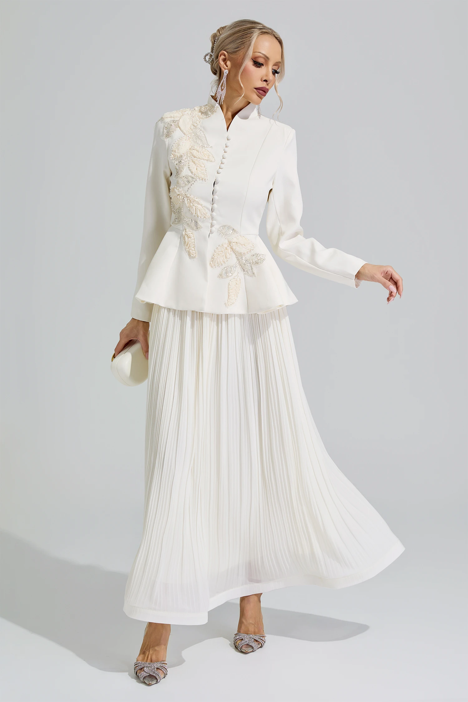 Seondeok White Embroidery Pleated Set