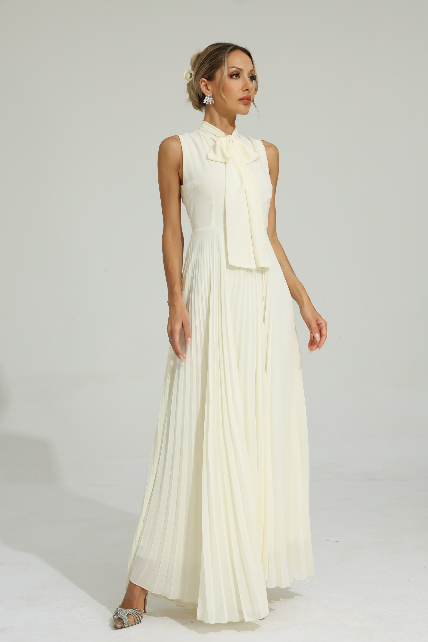 Tennyson White Bow Sleeveless Maxi Dress