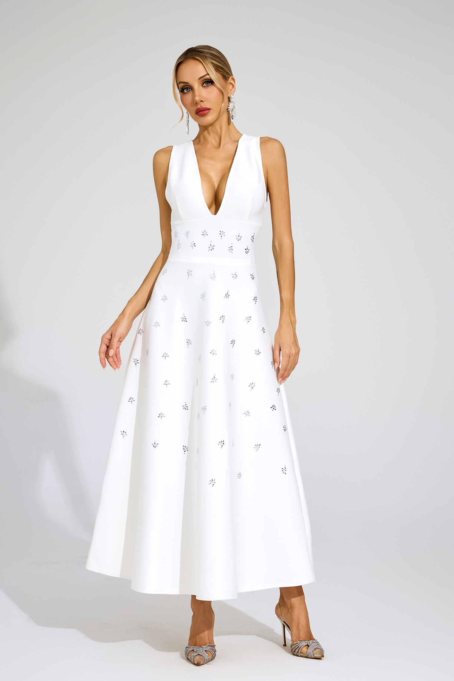 Wanda White V-neck Backless Sleeveless Dress