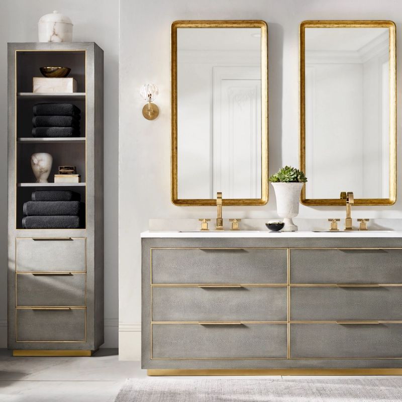 These crystal glass fixtures placed on the vanity provide soft lighting.