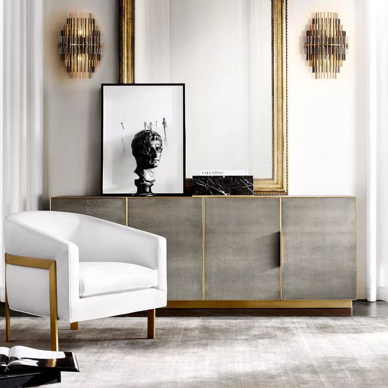 The sconce features spikes that brighten the walls. It offers effective lighting while fitting in. This piece stands out yet remains practical.
