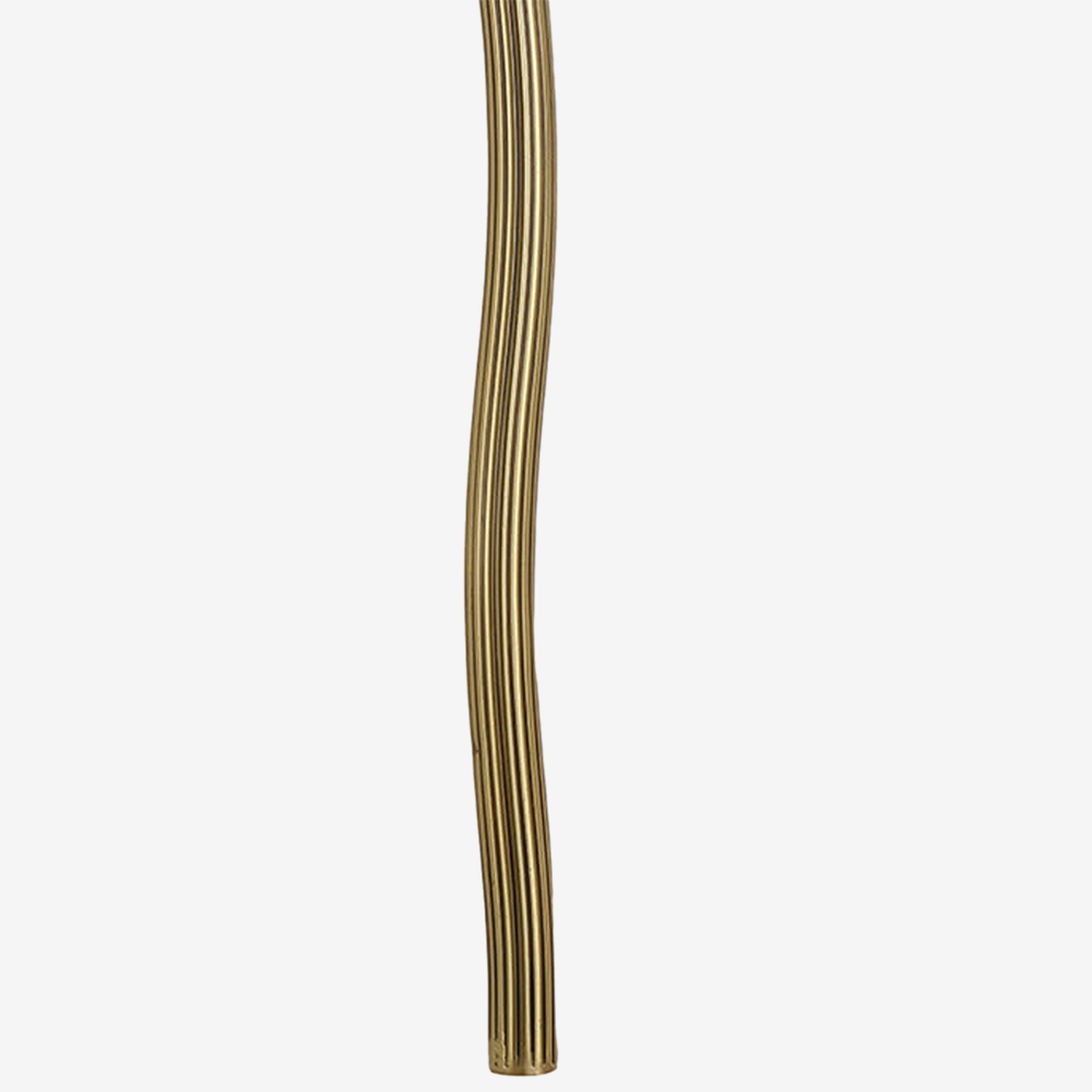 With its robust construction, the Zylero bracket complements the organic curves of the lotus leaf shade, ensuring stability and style.