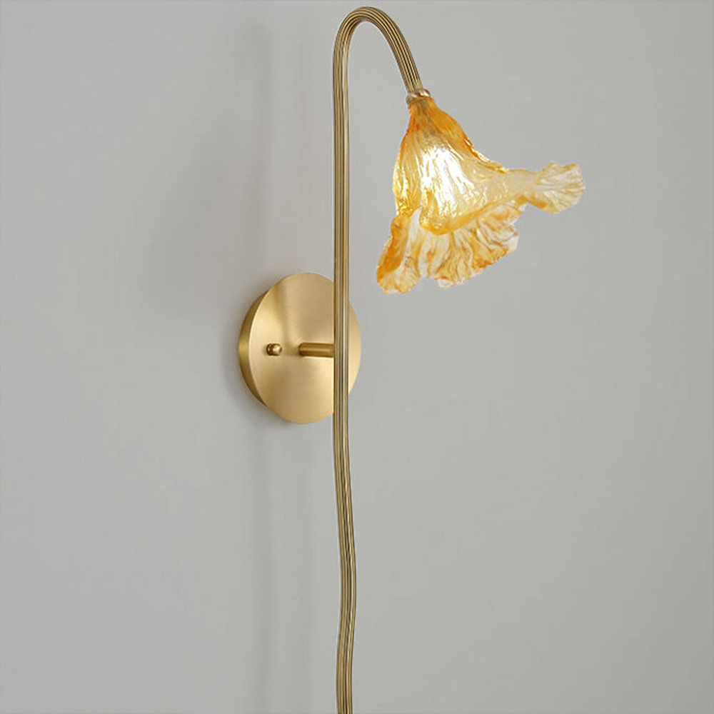 The Zylero Lotus Leaf Wall Sconce in curved style brings a dynamic, natural touch to your space, with its design echoing the sinuous lines of lotus stems.